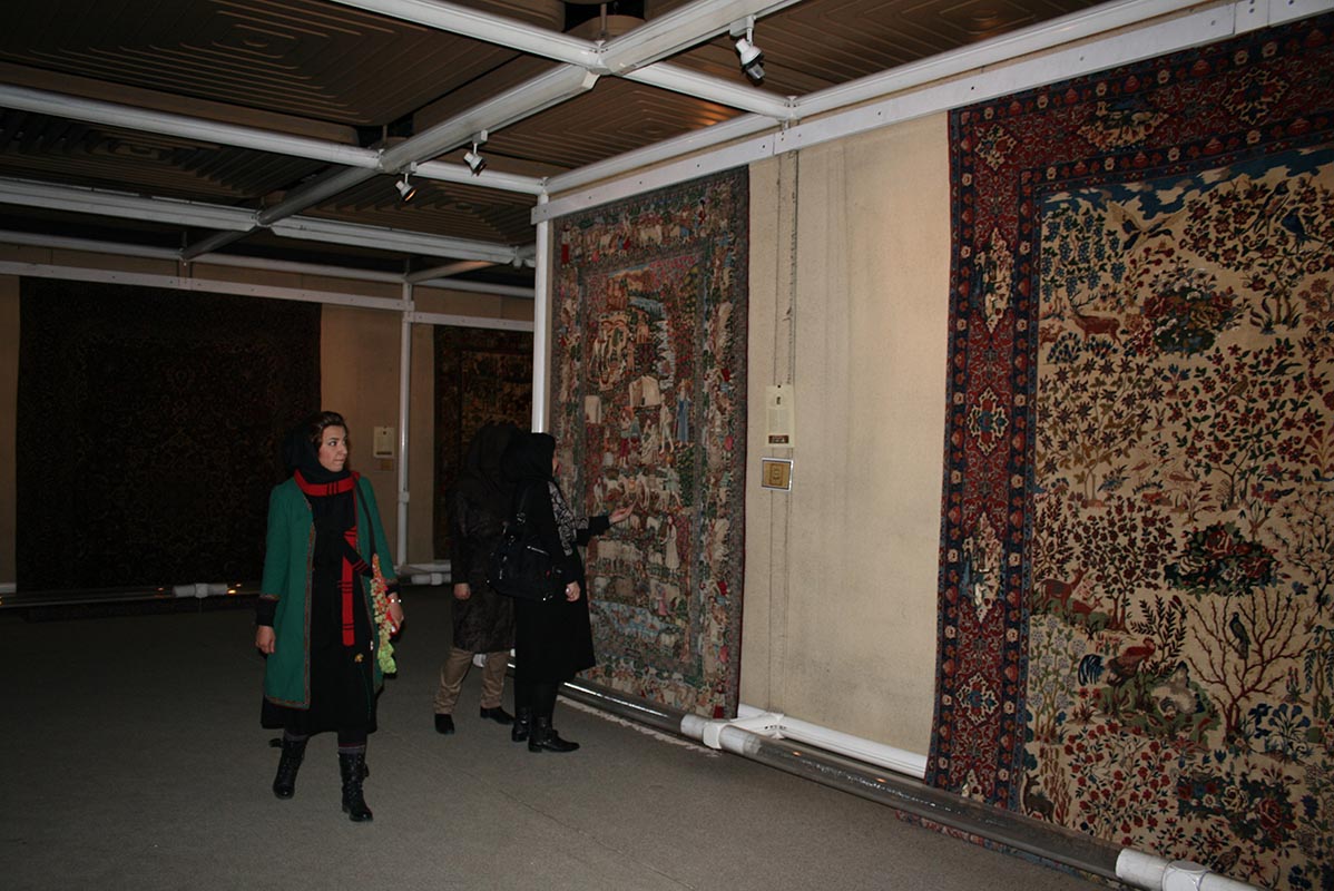 نمایش فرش های اهدایی در موزه فرش